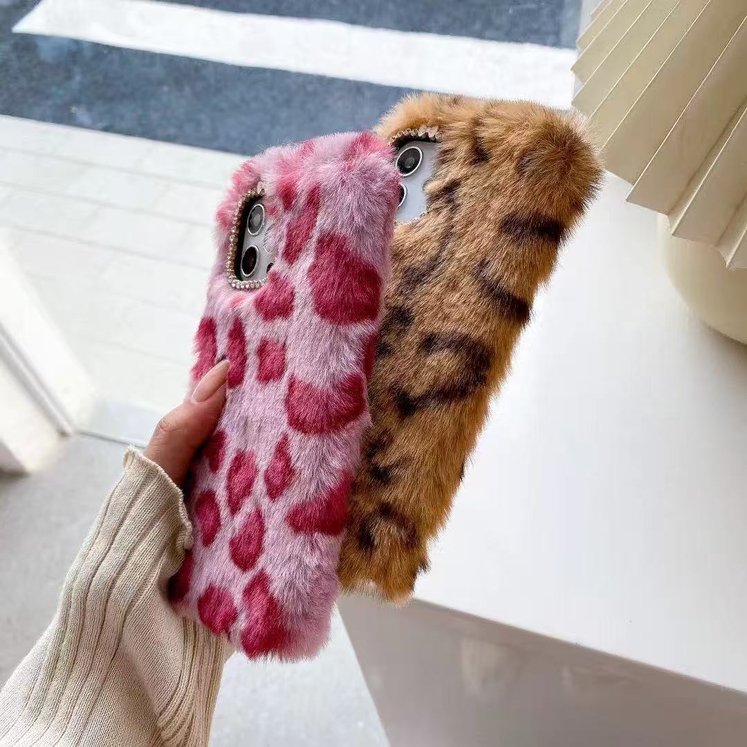 Cloud-Touch Plush Phone Case: Healing Softness & Protection